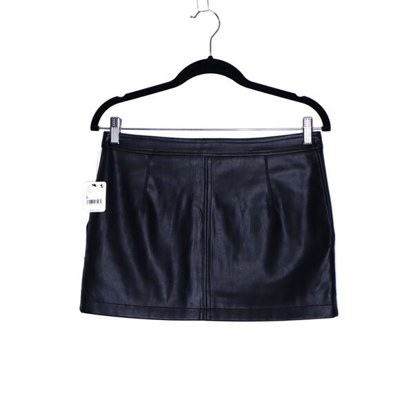 FREE PEOPLE NEW Maya Mod Vegan Mini Skirt Black Leather Front Zip Women's 6 - Picture 3 of 11